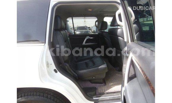 Gura Imported Toyota Land Cruiser White Imodoka i Import - Dubai mu Uganda Gura Imported Toyota Land Cruiser White Imodoka i Import - Dubai mu Uganda