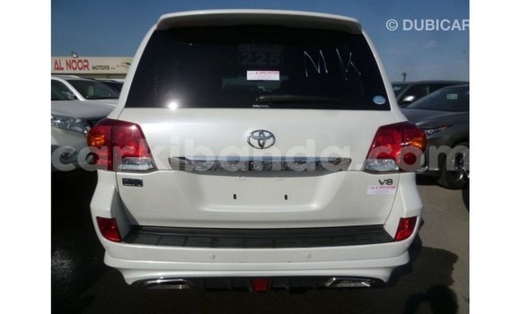 Gura Imported Toyota Land Cruiser White Imodoka i Import - Dubai mu Uganda Gura Imported Toyota Land Cruiser White Imodoka i Import - Dubai mu Uganda