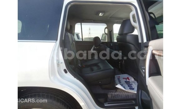 Gura Imported Toyota Land Cruiser White Imodoka i Import - Dubai mu Uganda Gura Imported Toyota Land Cruiser White Imodoka i Import - Dubai mu Uganda