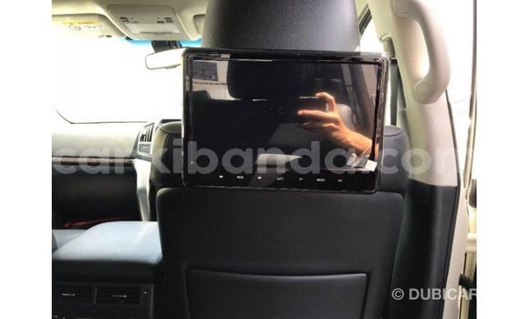 Gura Imported Toyota Land Cruiser White Imodoka i Import - Dubai mu Uganda Gura Imported Toyota Land Cruiser White Imodoka i Import - Dubai mu Uganda