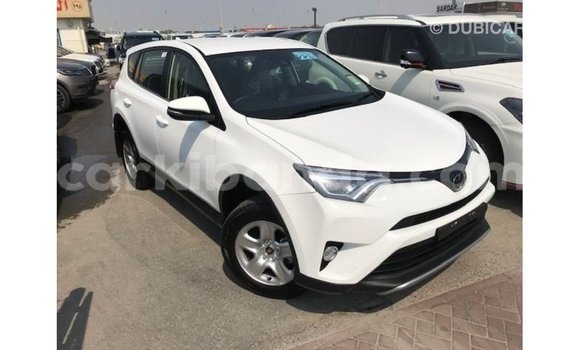 Nunua Imported Toyota 4Runner Nyeupe Gari ndani ya Import - Dubai nchini Uganda Nunua Imported Toyota 4Runner Nyeupe Gari ndani ya Import - Dubai nchini Uganda