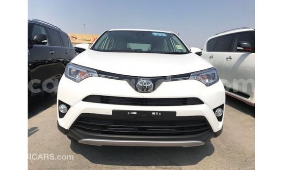 Nunua Imported Toyota 4Runner Nyeupe Gari ndani ya Import - Dubai nchini Uganda Nunua Imported Toyota 4Runner Nyeupe Gari ndani ya Import - Dubai nchini Uganda