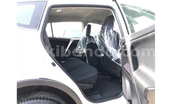 Nunua Imported Toyota 4Runner Nyeupe Gari ndani ya Import - Dubai nchini Uganda Nunua Imported Toyota 4Runner Nyeupe Gari ndani ya Import - Dubai nchini Uganda