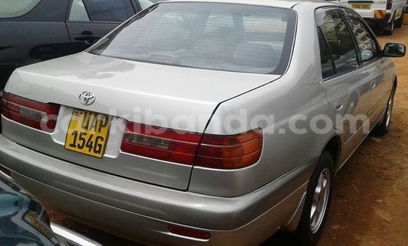 Gura Yakoze Toyota Premio Silver Imodoka i Kampala mu Uganda Gura Yakoze Toyota Premio Silver Imodoka i Kampala mu Uganda