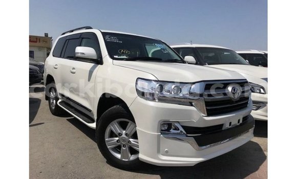 Nunua Imported Toyota Land Cruiser Nyeupe Gari ndani ya Import - Dubai nchini Uganda Nunua Imported Toyota Land Cruiser Nyeupe Gari ndani ya Import - Dubai nchini Uganda