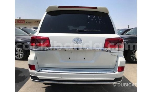 Nunua Imported Toyota Land Cruiser Nyeupe Gari ndani ya Import - Dubai nchini Uganda Nunua Imported Toyota Land Cruiser Nyeupe Gari ndani ya Import - Dubai nchini Uganda