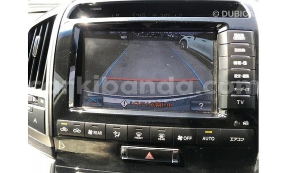 Nunua Imported Toyota Land Cruiser Nyeupe Gari ndani ya Import - Dubai nchini Uganda Nunua Imported Toyota Land Cruiser Nyeupe Gari ndani ya Import - Dubai nchini Uganda