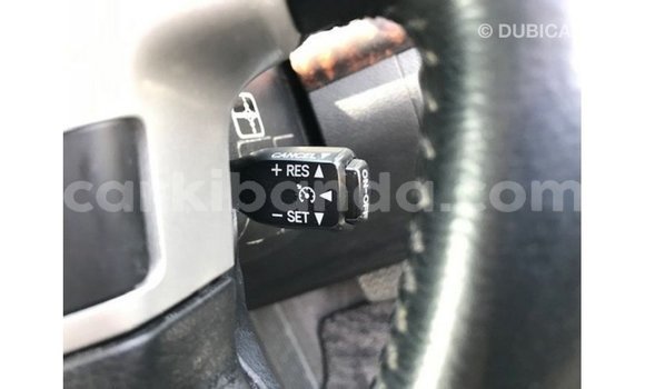 Nunua Imported Toyota Land Cruiser Nyeupe Gari ndani ya Import - Dubai nchini Uganda Nunua Imported Toyota Land Cruiser Nyeupe Gari ndani ya Import - Dubai nchini Uganda