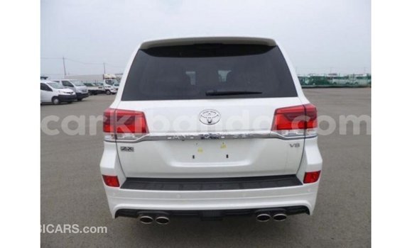 Nunua Imported Toyota Land Cruiser Nyeupe Gari ndani ya Import - Dubai nchini Uganda Nunua Imported Toyota Land Cruiser Nyeupe Gari ndani ya Import - Dubai nchini Uganda