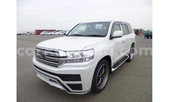 Nunua Imported Toyota Land Cruiser Nyeupe Gari ndani ya Import - Dubai nchini Uganda Nunua Imported Toyota Land Cruiser Nyeupe Gari ndani ya Import - Dubai nchini Uganda