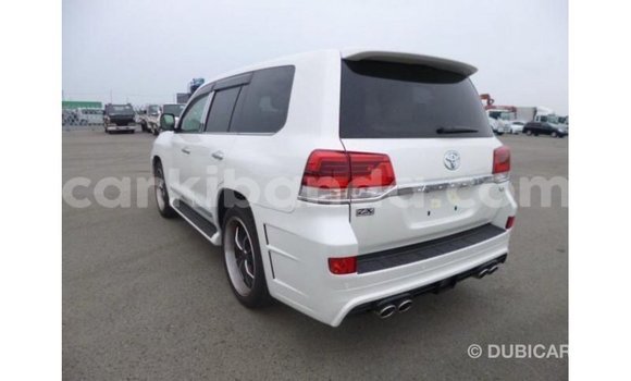 Nunua Imported Toyota Land Cruiser Nyeupe Gari ndani ya Import - Dubai nchini Uganda Nunua Imported Toyota Land Cruiser Nyeupe Gari ndani ya Import - Dubai nchini Uganda