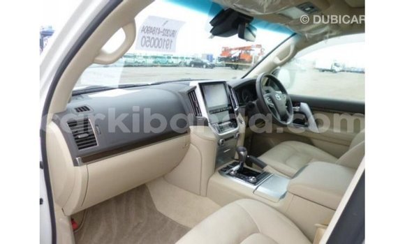 Nunua Imported Toyota Land Cruiser Nyeupe Gari ndani ya Import - Dubai nchini Uganda Nunua Imported Toyota Land Cruiser Nyeupe Gari ndani ya Import - Dubai nchini Uganda