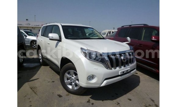 Nunua Imported Toyota Prado Nyeupe Gari ndani ya Import - Dubai nchini Uganda Nunua Imported Toyota Prado Nyeupe Gari ndani ya Import - Dubai nchini Uganda