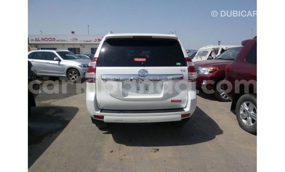 Nunua Imported Toyota Prado Nyeupe Gari ndani ya Import - Dubai nchini Uganda Nunua Imported Toyota Prado Nyeupe Gari ndani ya Import - Dubai nchini Uganda
