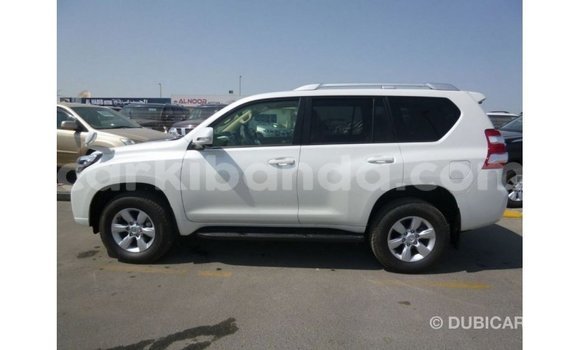 Nunua Imported Toyota Prado Nyeupe Gari ndani ya Import - Dubai nchini Uganda Nunua Imported Toyota Prado Nyeupe Gari ndani ya Import - Dubai nchini Uganda