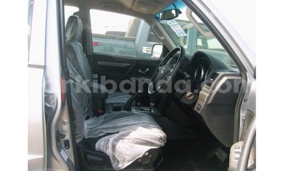 Nunua Imported Mitsubishi Pajero Nyingine Gari ndani ya Import - Dubai nchini Uganda Nunua Imported Mitsubishi Pajero Nyingine Gari ndani ya Import - Dubai nchini Uganda