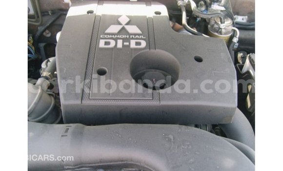 Nunua Imported Mitsubishi Pajero Nyingine Gari ndani ya Import - Dubai nchini Uganda Nunua Imported Mitsubishi Pajero Nyingine Gari ndani ya Import - Dubai nchini Uganda