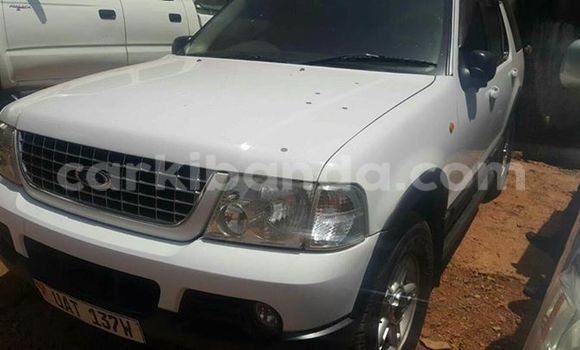 Gura Yakoze Ford Explorer White Imodoka i Kampala mu Uganda Gura Yakoze Ford Explorer White Imodoka i Kampala mu Uganda