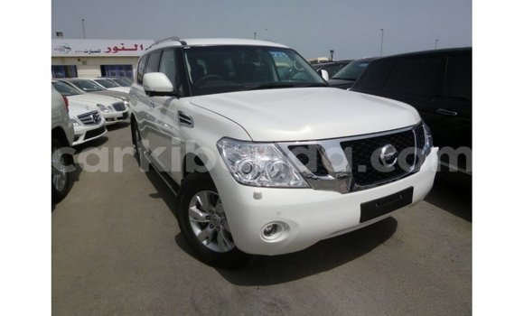 Nunua Imported Nissan Patrol Nyeupe Gari ndani ya Import - Dubai nchini Uganda Nunua Imported Nissan Patrol Nyeupe Gari ndani ya Import - Dubai nchini Uganda