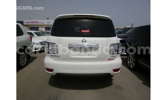 Nunua Imported Nissan Patrol Nyeupe Gari ndani ya Import - Dubai nchini Uganda Nunua Imported Nissan Patrol Nyeupe Gari ndani ya Import - Dubai nchini Uganda