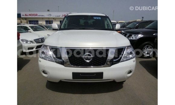 Nunua Imported Nissan Patrol Nyeupe Gari ndani ya Import - Dubai nchini Uganda Nunua Imported Nissan Patrol Nyeupe Gari ndani ya Import - Dubai nchini Uganda