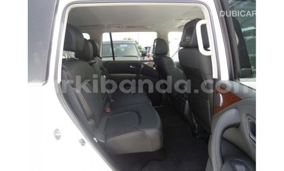 Nunua Imported Nissan Patrol Nyeupe Gari ndani ya Import - Dubai nchini Uganda Nunua Imported Nissan Patrol Nyeupe Gari ndani ya Import - Dubai nchini Uganda