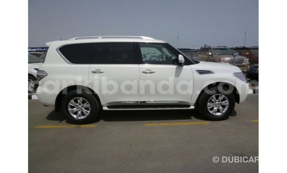 Nunua Imported Nissan Patrol Nyeupe Gari ndani ya Import - Dubai nchini Uganda Nunua Imported Nissan Patrol Nyeupe Gari ndani ya Import - Dubai nchini Uganda