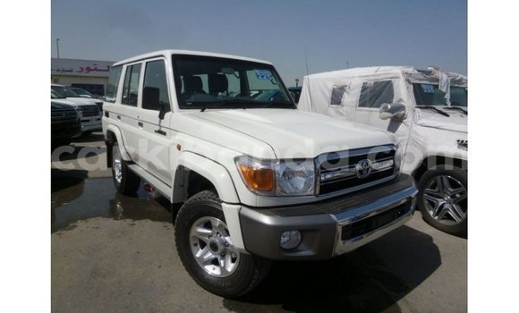 Gura Imported Toyota Land Cruiser White Imodoka i Import - Dubai mu Uganda Gura Imported Toyota Land Cruiser White Imodoka i Import - Dubai mu Uganda