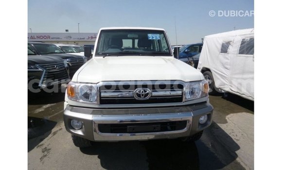 Gura Imported Toyota Land Cruiser White Imodoka i Import - Dubai mu Uganda Gura Imported Toyota Land Cruiser White Imodoka i Import - Dubai mu Uganda
