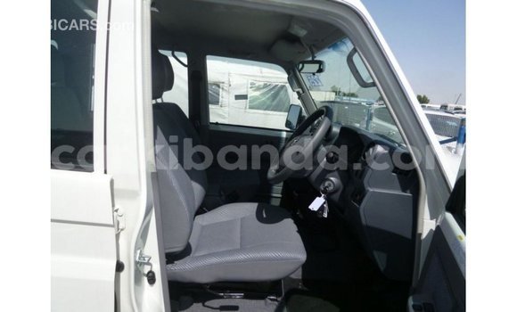 Gura Imported Toyota Land Cruiser White Imodoka i Import - Dubai mu Uganda Gura Imported Toyota Land Cruiser White Imodoka i Import - Dubai mu Uganda