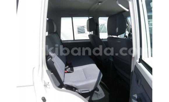 Gura Imported Toyota Land Cruiser White Imodoka i Import - Dubai mu Uganda Gura Imported Toyota Land Cruiser White Imodoka i Import - Dubai mu Uganda