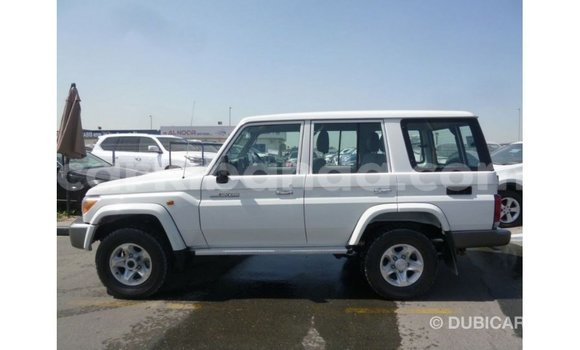 Gura Imported Toyota Land Cruiser White Imodoka i Import - Dubai mu Uganda Gura Imported Toyota Land Cruiser White Imodoka i Import - Dubai mu Uganda