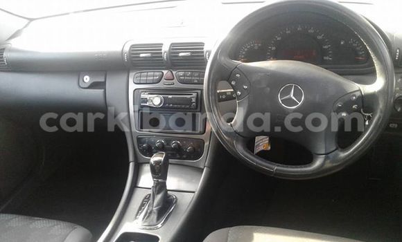 Gura Yakoze Mercedes‒Benz C–Class Silver Imodoka i Kampala mu Uganda Gura Yakoze Mercedes‒Benz C–Class Silver Imodoka i Kampala mu Uganda