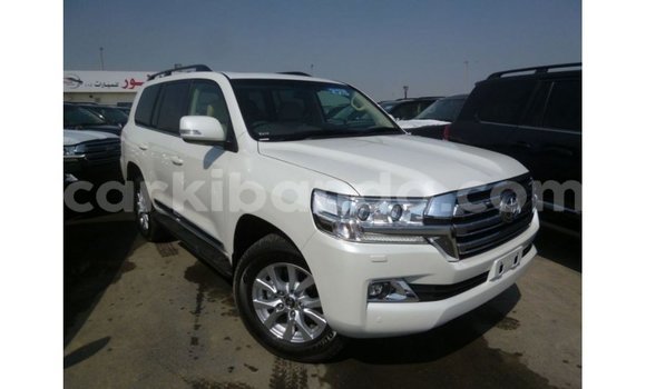 Gura Imported Toyota Land Cruiser White Imodoka i Import - Dubai mu Uganda Gura Imported Toyota Land Cruiser White Imodoka i Import - Dubai mu Uganda