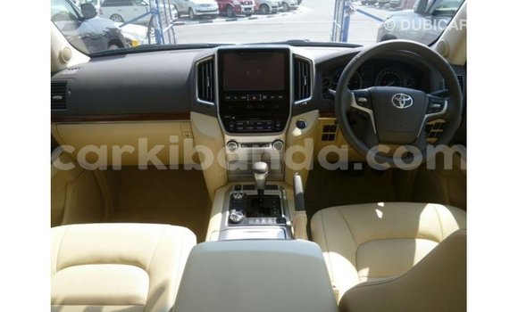 Gura Imported Toyota Land Cruiser White Imodoka i Import - Dubai mu Uganda Gura Imported Toyota Land Cruiser White Imodoka i Import - Dubai mu Uganda