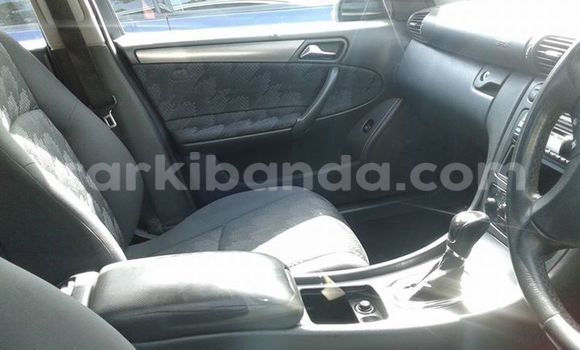 Gura Yakoze Honda CR–V Blue Imodoka i Kampala mu Uganda Gura Yakoze Honda CR–V Blue Imodoka i Kampala mu Uganda