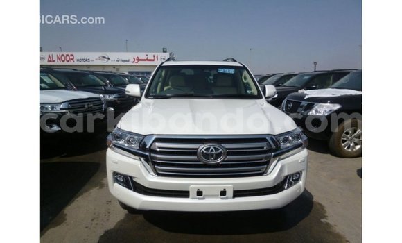 Gura Imported Toyota Land Cruiser White Imodoka i Import - Dubai mu Uganda Gura Imported Toyota Land Cruiser White Imodoka i Import - Dubai mu Uganda