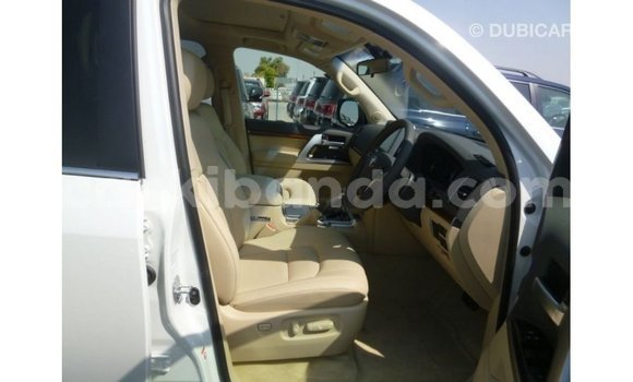 Gura Imported Toyota Land Cruiser White Imodoka i Import - Dubai mu Uganda Gura Imported Toyota Land Cruiser White Imodoka i Import - Dubai mu Uganda
