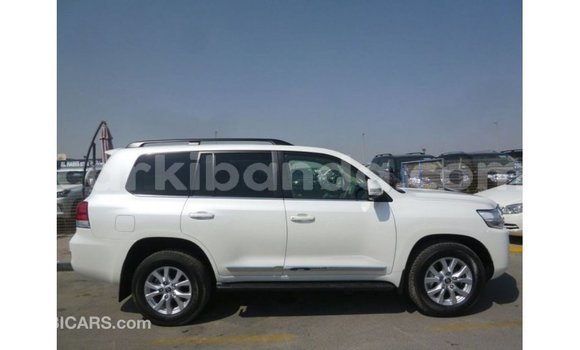 Gura Imported Toyota Land Cruiser White Imodoka i Import - Dubai mu Uganda Gura Imported Toyota Land Cruiser White Imodoka i Import - Dubai mu Uganda