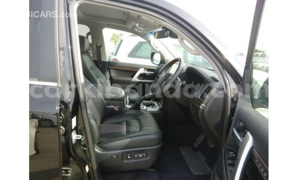 Nunua Imported Toyota Land Cruiser Nyeusi Gari ndani ya Import - Dubai nchini Uganda Nunua Imported Toyota Land Cruiser Nyeusi Gari ndani ya Import - Dubai nchini Uganda