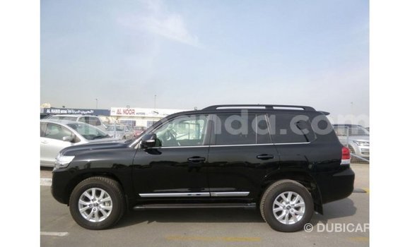 Nunua Imported Toyota Land Cruiser Nyeusi Gari ndani ya Import - Dubai nchini Uganda Nunua Imported Toyota Land Cruiser Nyeusi Gari ndani ya Import - Dubai nchini Uganda