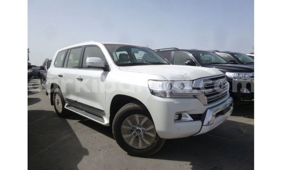 Gura Imported Toyota Land Cruiser White Imodoka i Import - Dubai mu Uganda Gura Imported Toyota Land Cruiser White Imodoka i Import - Dubai mu Uganda
