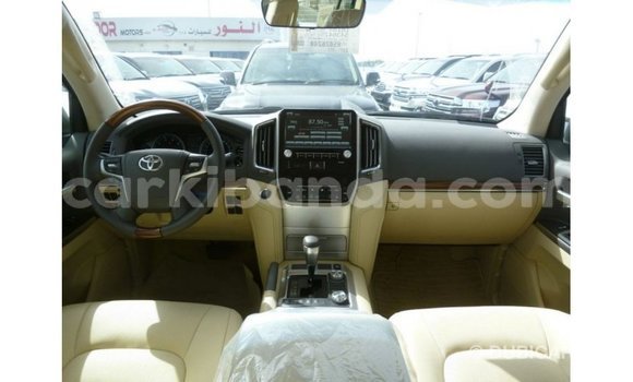 Gura Imported Toyota Land Cruiser White Imodoka i Import - Dubai mu Uganda Gura Imported Toyota Land Cruiser White Imodoka i Import - Dubai mu Uganda