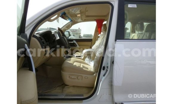 Gura Imported Toyota Land Cruiser White Imodoka i Import - Dubai mu Uganda Gura Imported Toyota Land Cruiser White Imodoka i Import - Dubai mu Uganda