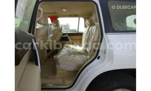 Gura Imported Toyota Land Cruiser White Imodoka i Import - Dubai mu Uganda Gura Imported Toyota Land Cruiser White Imodoka i Import - Dubai mu Uganda