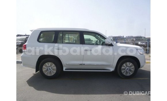Gura Imported Toyota Land Cruiser White Imodoka i Import - Dubai mu Uganda Gura Imported Toyota Land Cruiser White Imodoka i Import - Dubai mu Uganda
