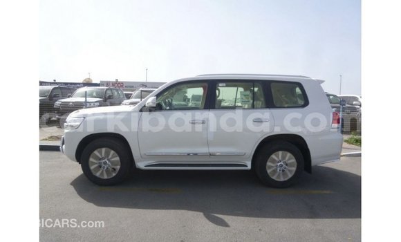 Gura Imported Toyota Land Cruiser White Imodoka i Import - Dubai mu Uganda Gura Imported Toyota Land Cruiser White Imodoka i Import - Dubai mu Uganda