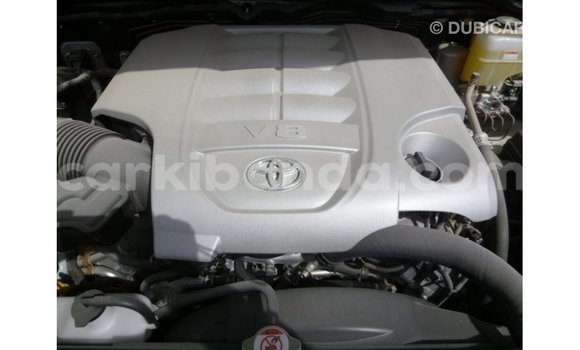 Gura Imported Toyota Land Cruiser White Imodoka i Import - Dubai mu Uganda Gura Imported Toyota Land Cruiser White Imodoka i Import - Dubai mu Uganda