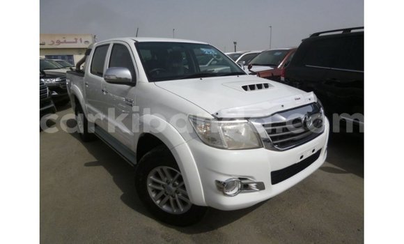 Nunua Imported Toyota Hilux Nyeupe Gari ndani ya Import - Dubai nchini Uganda Nunua Imported Toyota Hilux Nyeupe Gari ndani ya Import - Dubai nchini Uganda