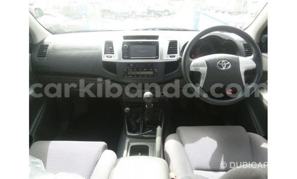 Nunua Imported Toyota Hilux Nyeupe Gari ndani ya Import - Dubai nchini Uganda Nunua Imported Toyota Hilux Nyeupe Gari ndani ya Import - Dubai nchini Uganda